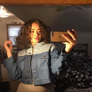 Meet your Posher, Lexiey